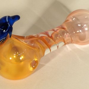 Dolphin pipe, gold fumed from the inside, twisted grip
