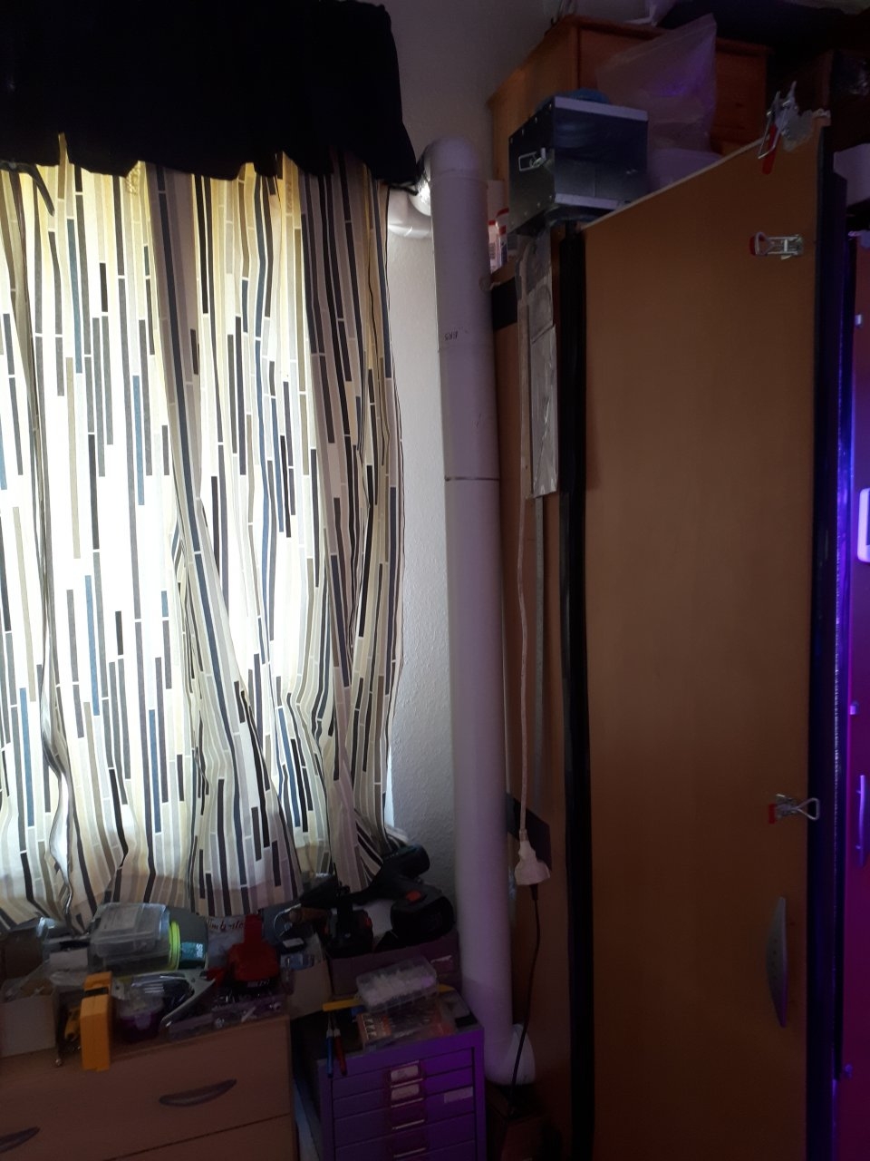 Closet sideview w. ducting fitted.jpg