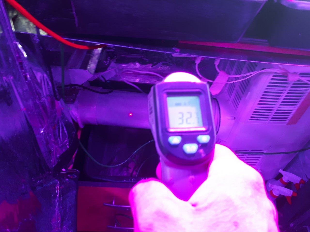 Temp exhaust ducting directly out of AC unit.jpg