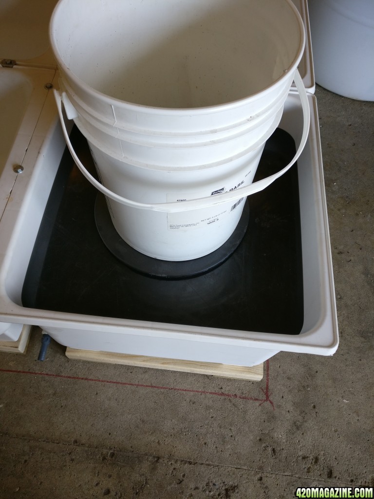 dezydesign: How Much Does A 5 Gallon Bucket Of Paint Weigh How Much Paint Does A 5 Gallon Bucket Cover