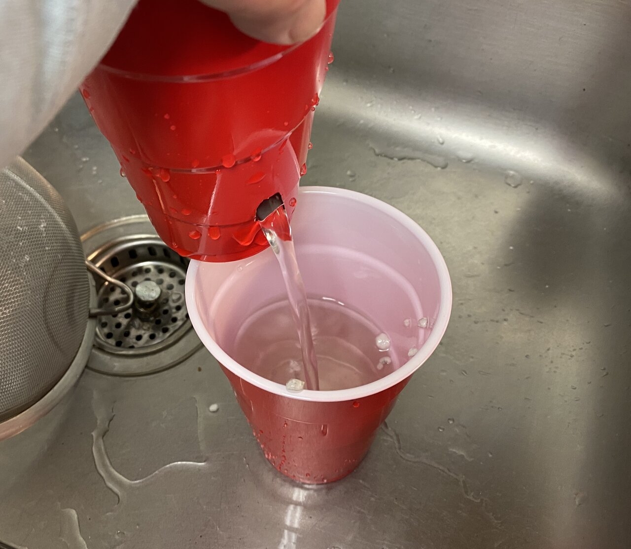 Lift hempy cup up and let it drain to the reservoir depth.