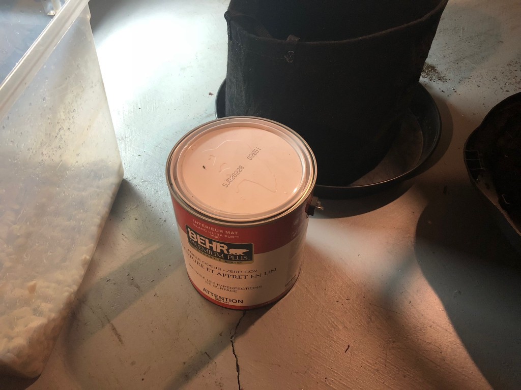 Paint can repot