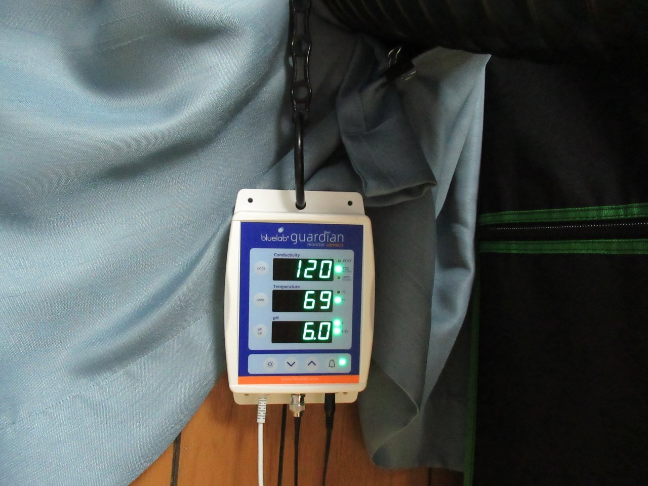 pH/EC/temperature meter