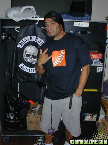 Robert Trujillo sporting 420 Gear - Metallica