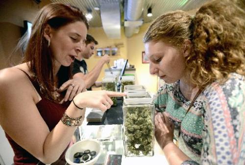 Budtender_Helping_Patient_With_Cannabis_Selection.jpg