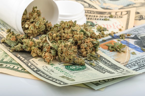 Cash_and_Cannabis2_-_GETTY_IMAGES1.jpg