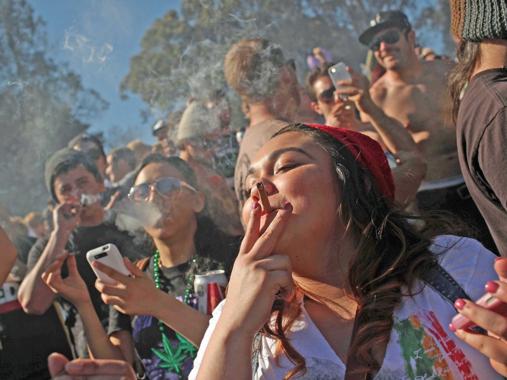 Crowd_Of_People_Smoking_Cannabis.jpg
