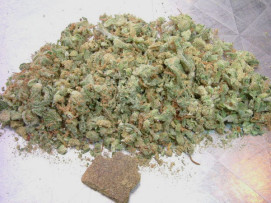 Pile_Of_Medical_Cannabis.jpg