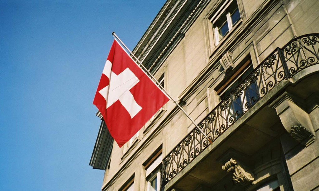 Swiss_Flag_-_Flickr.jpg