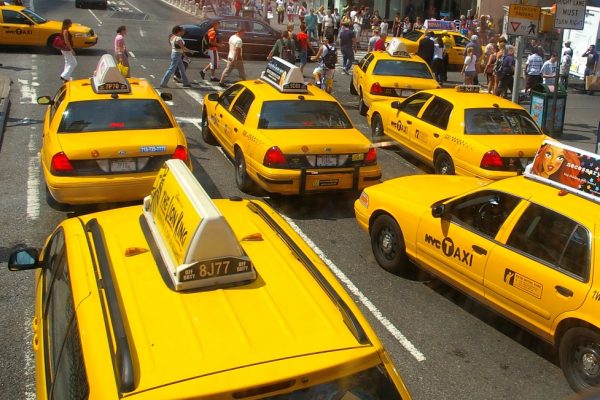 Taxis_in_NY_-_Wikimedia_Commons.jpg