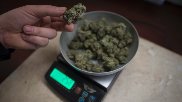 medical-marijuana_on_scale.jpg