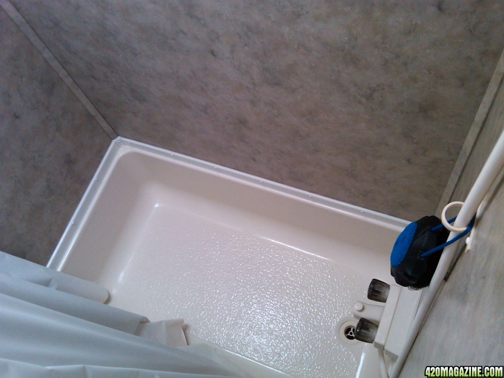 best_top_shot_of_interior_tub_shower_grow_room.jpg