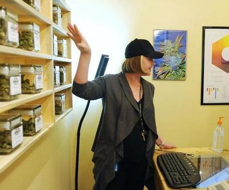 Amber_Peters_at_the_Northern_Lights_Cannabis_Co1.jpeg