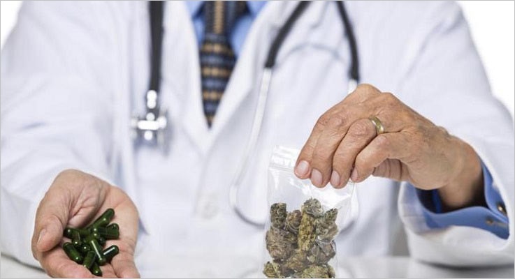 medical-marijuana-doctor-and-pills2